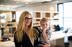 Ar dirbančių mamų vaikai geriau pasiruošę ateities karjeroms?